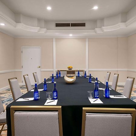 מלון Hilton אוקלה מראה חיצוני תמונה